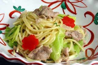 豚肉と春キャベツのパスタ